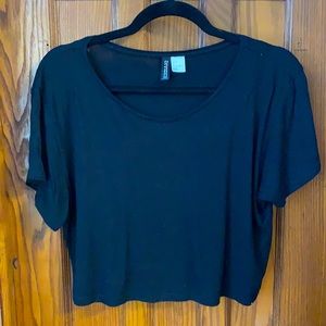 DONATING TODAY LAST CHANCE Cropped black t-shirt